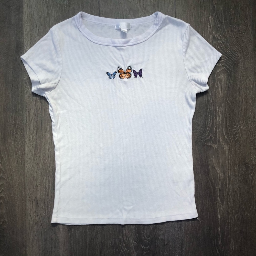 White ribbed t-shirt with butterflies